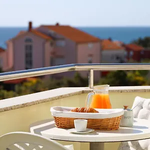 The Florens Near The With The Pool, Bbq And Kids Playground, Diklo Apartment